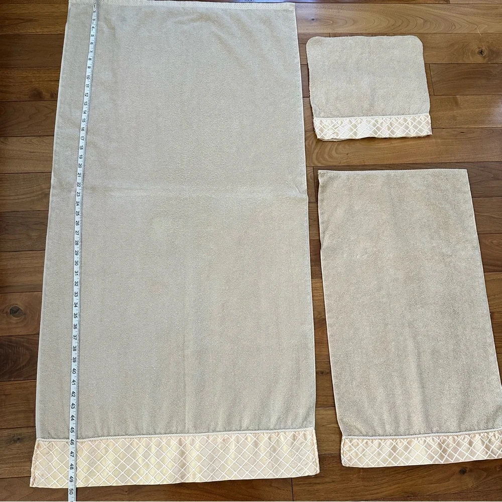 Vintage towel set of 3 towels. Made in USA